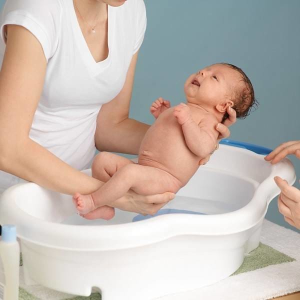 Chăm sóc trẻ sơ sinh 1 tháng tuổi