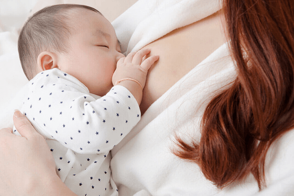 Chăm sóc trẻ sơ sinh 1 tháng tuổi