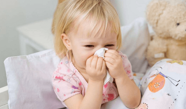 vì sao bé bị chảy máu cam, làm gì khi bé bi chảy máu cam